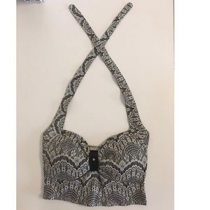 Lace detail crop top.